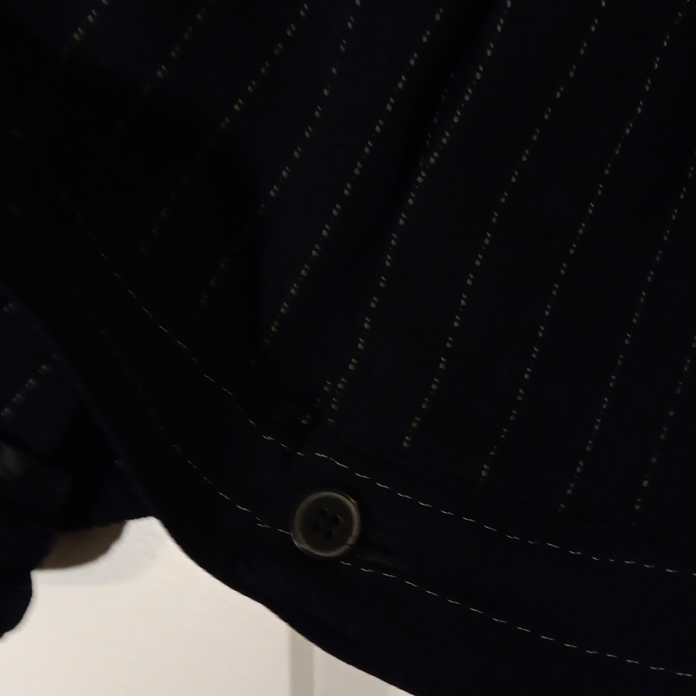 Woman's suit - Picture 11 of 12